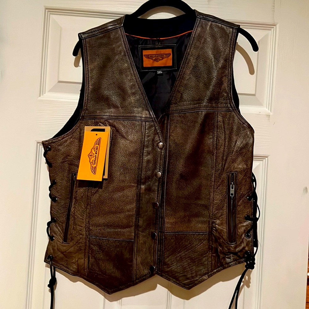 Brown leather biker vest with gun pocket. Size 3XL. Size runs small